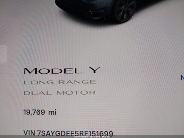 Продажа на аукционе авто 2024 Tesla Model Y Long Range Dual Motor All-wheel Drive, vin: 7SAYGDEE5RF151699, номер лота: 44484065