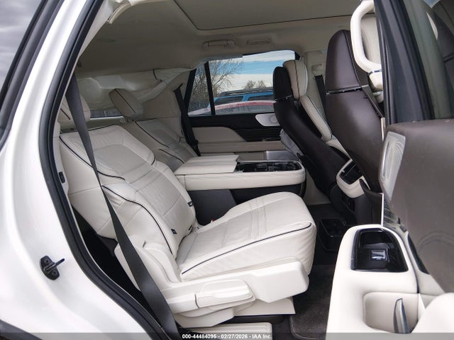 5LMJJ2TT5NEL07914 Lincoln Navigator Black Label