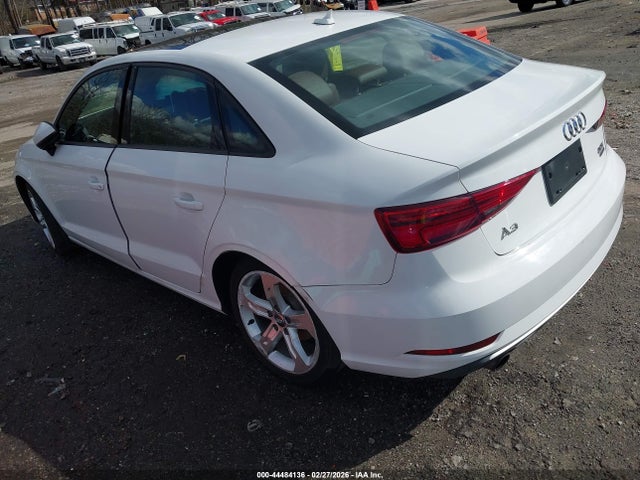 44484136 :رقم المزاد ، WAUB8GFF8J1021211 vin ، 2018 Audi A3 2.0t Premium/2.0t Tech Premium مزاد بيع
