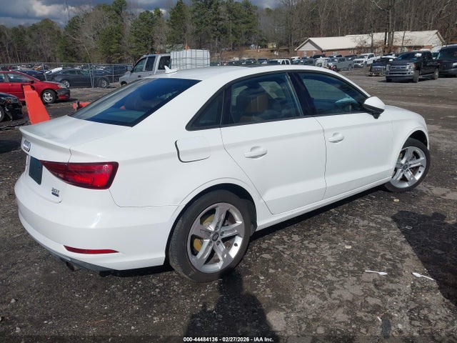 44484136 :رقم المزاد ، WAUB8GFF8J1021211 vin ، 2018 Audi A3 2.0t Premium/2.0t Tech Premium مزاد بيع
