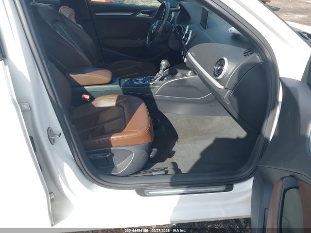 44484136 :رقم المزاد ، WAUB8GFF8J1021211 vin ، 2018 Audi A3 2.0t Premium/2.0t Tech Premium مزاد بيع