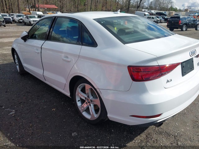 44484136 :رقم المزاد ، WAUB8GFF8J1021211 vin ، 2018 Audi A3 2.0t Premium/2.0t Tech Premium مزاد بيع
