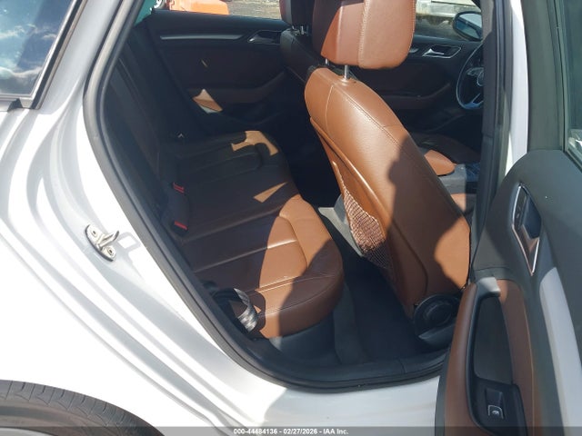 44484136 :رقم المزاد ، WAUB8GFF8J1021211 vin ، 2018 Audi A3 2.0t Premium/2.0t Tech Premium مزاد بيع
