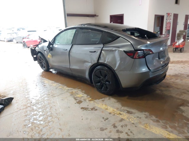 2025 TESLA MODEL Y 7SAYGDED6SA363697 Photo 2