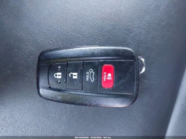 2021 Toyota Rav4 Xle Premium მანქანა იყიდება აუქციონზე, vin: 2T3A1RFV4MW241778, აუქციონის ნომერი: 44484200
