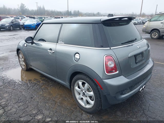 2008 MINI COOPER S WMWMF735X8TV36445 Photo 2