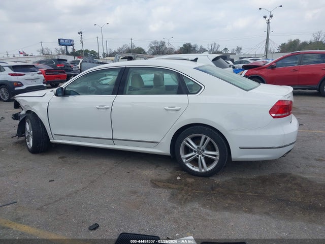 2014 Volkswagen Passat 1.8t Sel Premium მანქანა იყიდება აუქციონზე, vin: 1VWCS7A36EC020474, აუქციონის ნომერი: 44484307