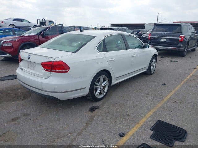 2014 Volkswagen Passat 1.8t Sel Premium მანქანა იყიდება აუქციონზე, vin: 1VWCS7A36EC020474, აუქციონის ნომერი: 44484307