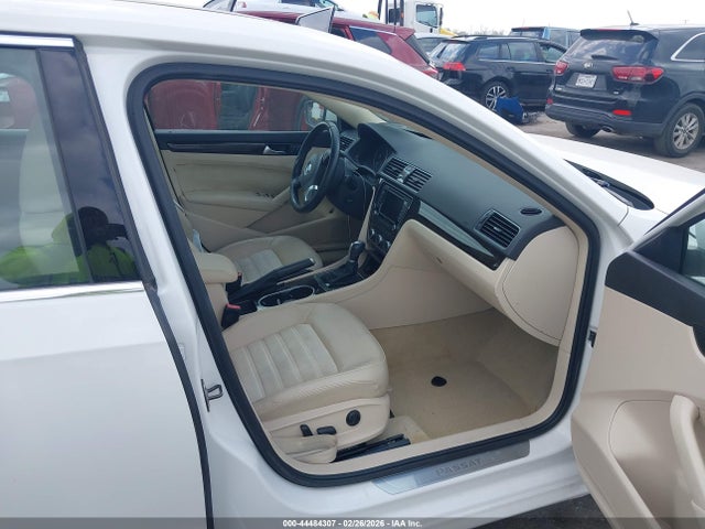 2014 Volkswagen Passat 1.8t Sel Premium მანქანა იყიდება აუქციონზე, vin: 1VWCS7A36EC020474, აუქციონის ნომერი: 44484307