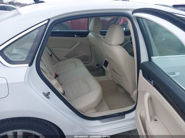 2014 Volkswagen Passat 1.8t Sel Premium მანქანა იყიდება აუქციონზე, vin: 1VWCS7A36EC020474, აუქციონის ნომერი: 44484307