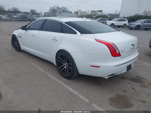 2015 JAGUAR XJ SAJWA2GZ0F8V75573 Photo 2