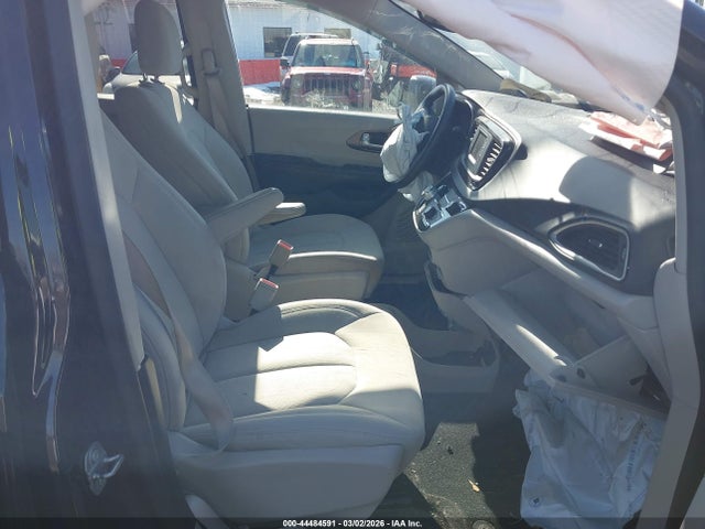 Продажа на аукционе авто 2017 Chrysler Pacifica Lx, vin: 2C4RC1CG4HR657771, номер лота: 44484591