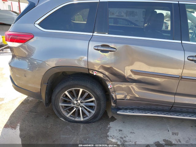 5TDJZRFH1JS851167 Toyota Highlander Xle