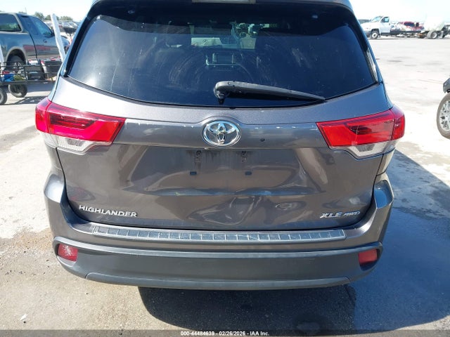 5TDJZRFH1JS851167 Toyota Highlander Xle