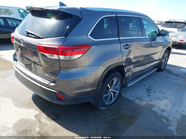 5TDJZRFH1JS851167 Toyota Highlander Xle