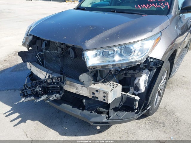 5TDJZRFH1JS851167 Toyota Highlander Xle