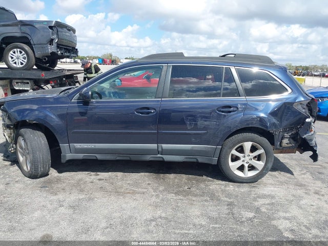 2014 Subaru Outback 2.5i Limited მანქანა იყიდება აუქციონზე, vin: 4S4BRBLC1E3262269, აუქციონის ნომერი: 44484664