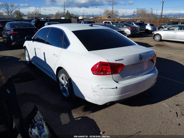 2015 VOLKSWAGEN PASSAT 1VWAT7A32FC099051 Photo 2