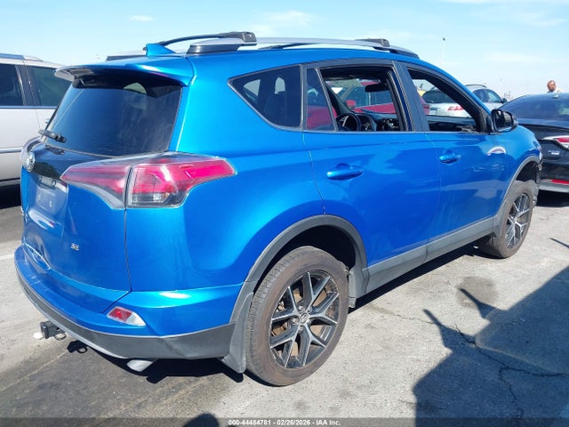 JTMNFREV4HJ706715 Toyota RAV4 SE
