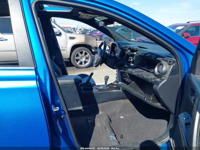 JTMNFREV4HJ706715 Toyota RAV4 SE