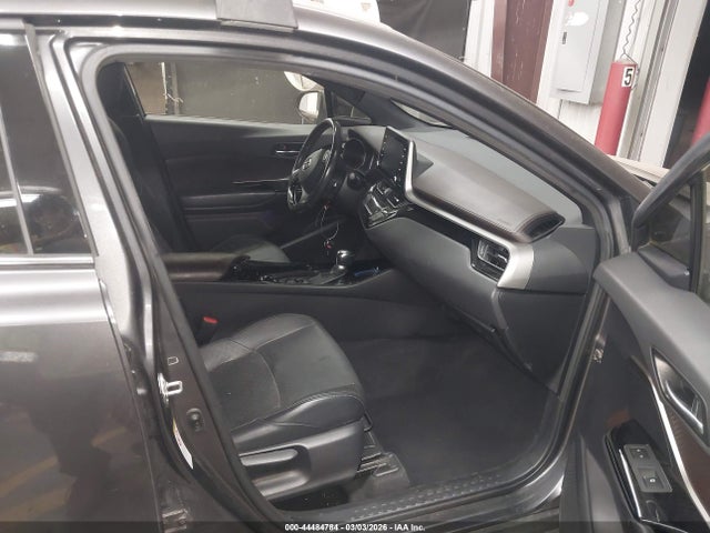 JTNKHMBX0K1038758 Toyota C-hr Limited