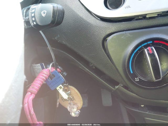 44484840 :رقم المزاد ، 3KPC24A65LE104531 vin ، 2020 Hyundai Accent Se مزاد بيع