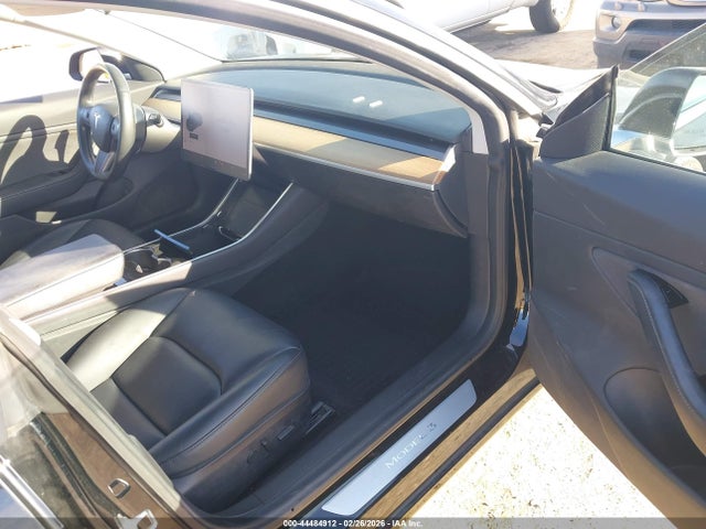 44484912 :رقم المزاد ، 5YJ3E1EAXKF305614 vin ، 2019 Tesla Model 3 Long Range/mid Range/standard Range/standard Range Plus مزاد بيع