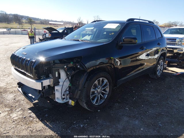 1C4PJLCB1JD596417 Jeep Cherokee Latitude Fwd