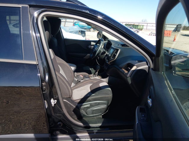 1C4PJLCB1JD596417 Jeep Cherokee Latitude Fwd