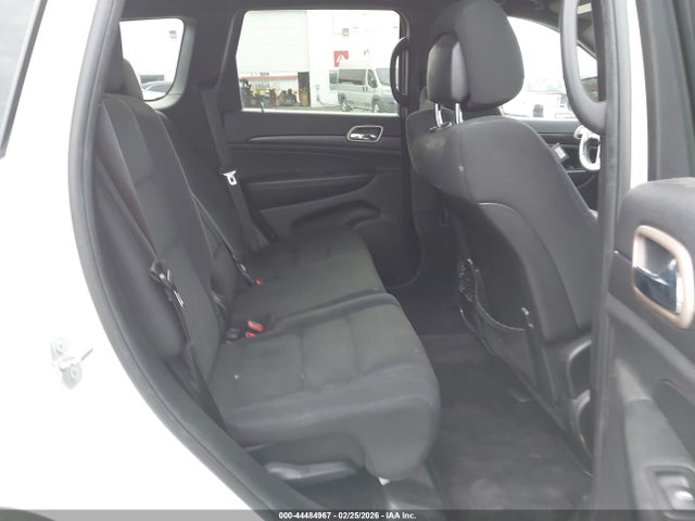 1C4RJEAG6HC902904 Jeep Grand Cherokee Laredo 4x2