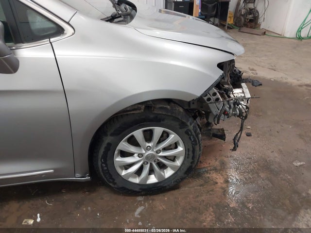 2018 Chrysler Pacifica Touring L მანქანა იყიდება აუქციონზე, vin: 2C4RC1BG0JR204108, აუქციონის ნომერი: 44485031