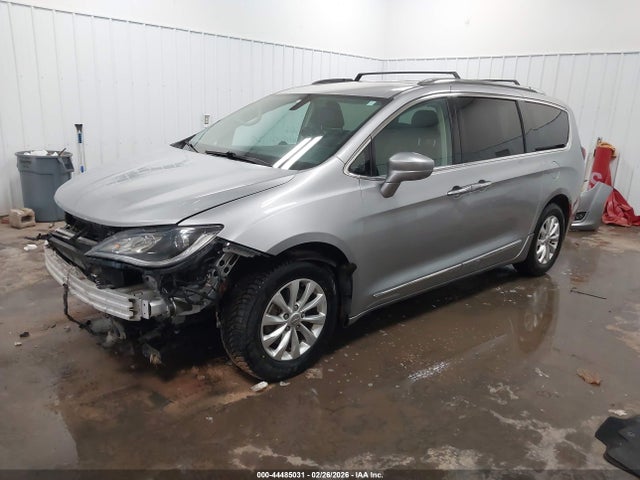 2018 CHRYSLER PACIFICA 2C4RC1BG0JR204108 Photo 1