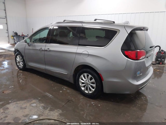 2018 CHRYSLER PACIFICA 2C4RC1BG0JR204108 Photo 2