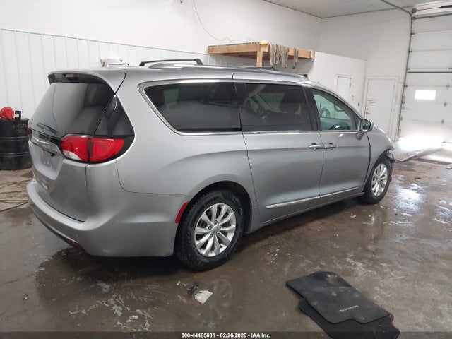 2018 CHRYSLER PACIFICA 2C4RC1BG0JR204108 Photo 3