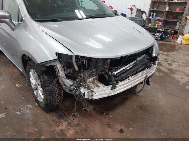 2018 CHRYSLER PACIFICA 2C4RC1BG0JR204108 Photo 5