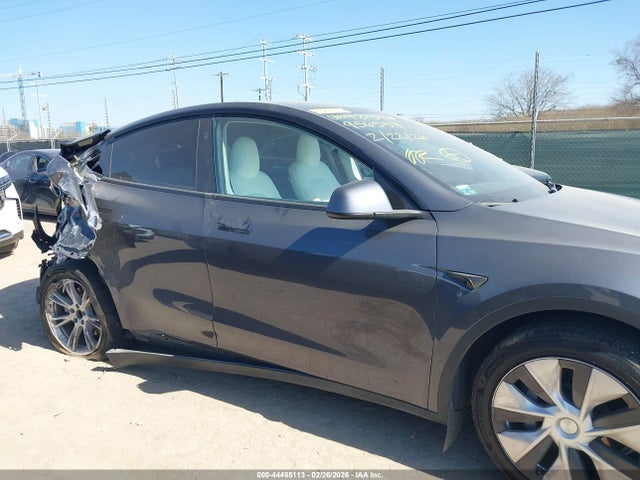 Продажа на аукционе авто 2023 Tesla Model Y Awd/long Range Dual Motor All-wheel Drive, vin: 7SAYGAEE2PF956538, номер лота: 44485113