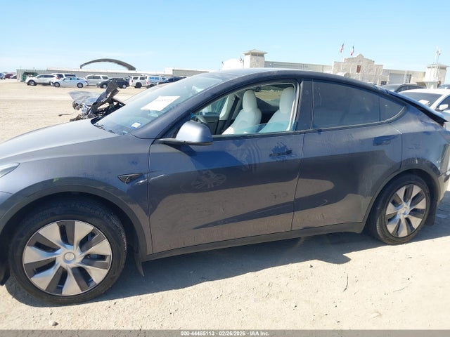 Продажа на аукционе авто 2023 Tesla Model Y Awd/long Range Dual Motor All-wheel Drive, vin: 7SAYGAEE2PF956538, номер лота: 44485113