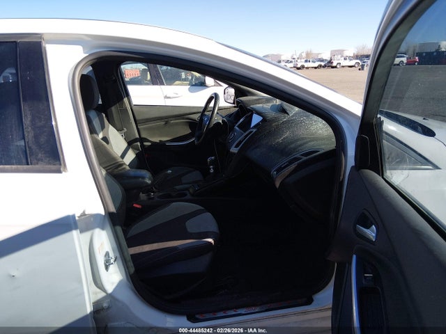 44485242 :رقم المزاد ، 1FADP3L93EL381153 vin ، 2014 Ford Focus St مزاد بيع