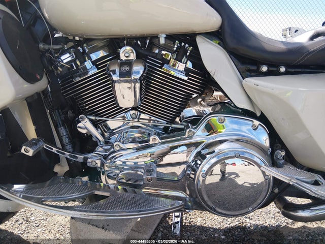 1HD1KBC25NB659967 Harley-Davidson FLHX