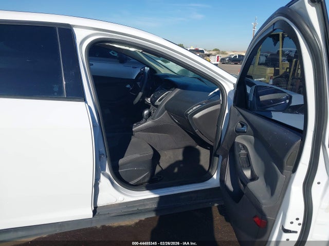 Ford FOCUS SE 2014 1FADP3F22EL332590 Image 5
