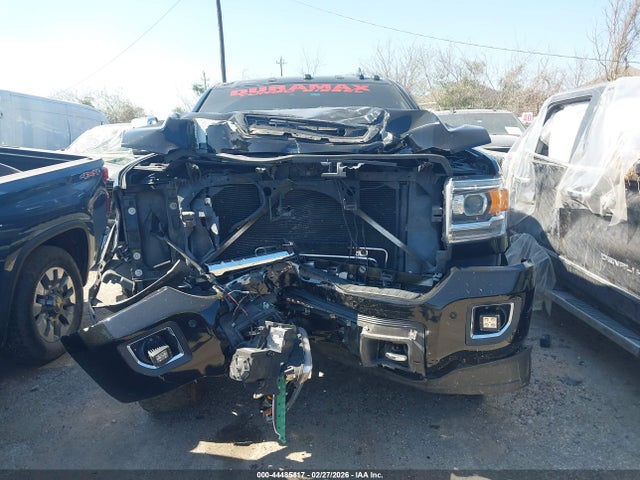 44485417 :رقم المزاد ، 1GT12UEY1JF282930 vin ، 2018 Gmc Sierra 2500hd Denali مزاد بيع