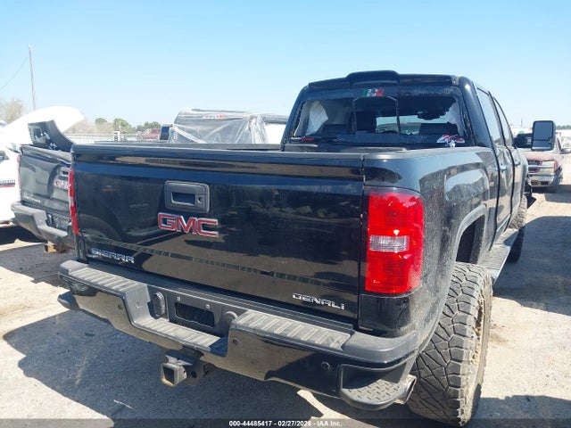 44485417 :رقم المزاد ، 1GT12UEY1JF282930 vin ، 2018 Gmc Sierra 2500hd Denali مزاد بيع