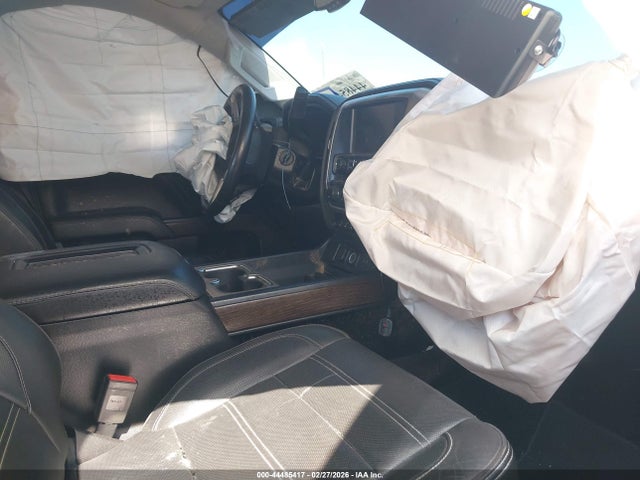 44485417 :رقم المزاد ، 1GT12UEY1JF282930 vin ، 2018 Gmc Sierra 2500hd Denali مزاد بيع