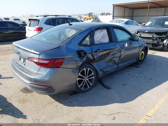 2024 VOLKSWAGEN JETTA 3VWBM7BU2RM054140 Photo 3