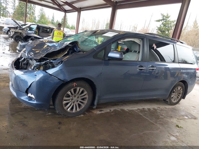 5TDYK3DC2ES456797 Toyota Sienna Xle V6 8 Passenger