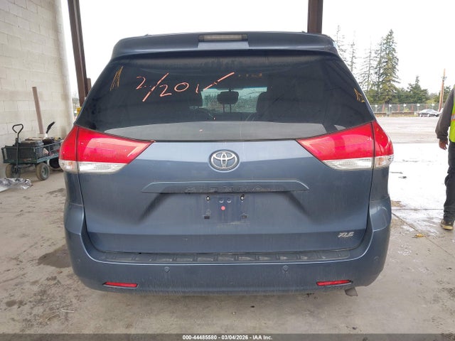 5TDYK3DC2ES456797 Toyota Sienna Xle V6 8 Passenger