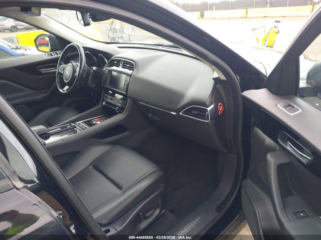 2018 JAGUAR F-PACE SADCJ2FXXJA264224 Photo 4