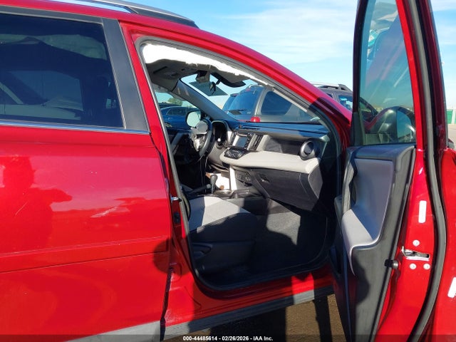 2T3WFREV4JW492661 Toyota Rav4 Xle