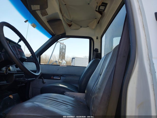 Auction sale of the 2000 Gmc Tc6h042, vin: 1GDJ6H1C2YJS13939, lot number: 44485627
