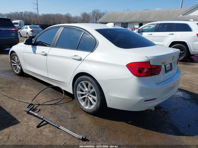 44485635 :رقم المزاد ، WBA8E5G34HNU42826 vin ، 2017 Bmw 320i Xdrive مزاد بيع